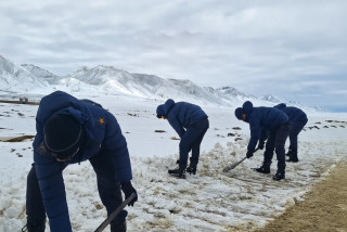 🚁 72 Tourists, Including 17 Foreigners, Rescued from Annapurna Base Camp After Heavy Snowfall in Myagdi